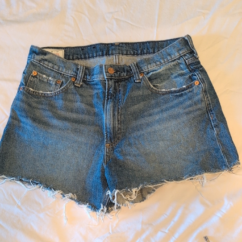 GAP 4" High Rise Stride Blue Jean Shorts with Frayed Hem